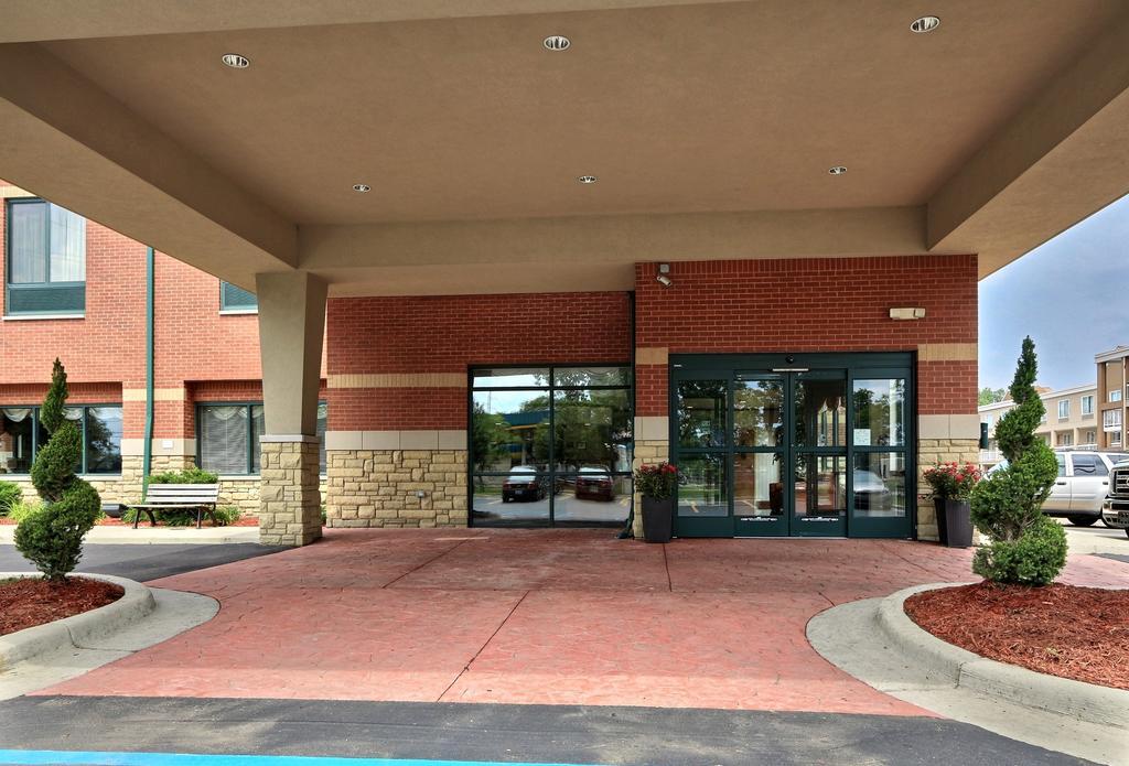 Comfort Suites Canton - Detroit Zewnętrze zdjęcie