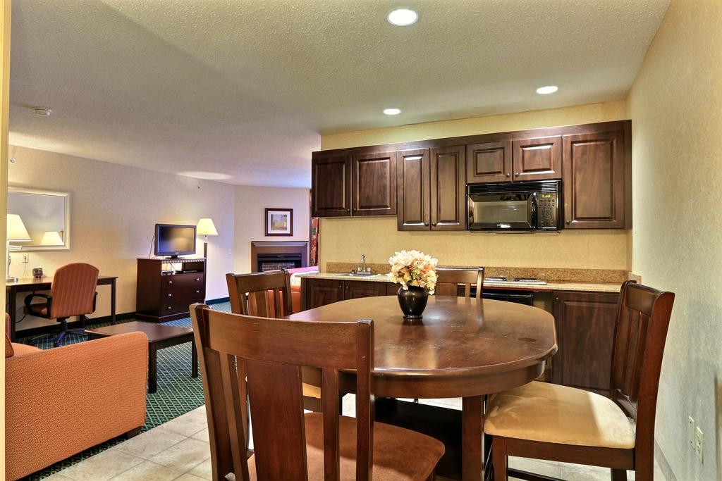 Comfort Suites Canton - Detroit Zewnętrze zdjęcie