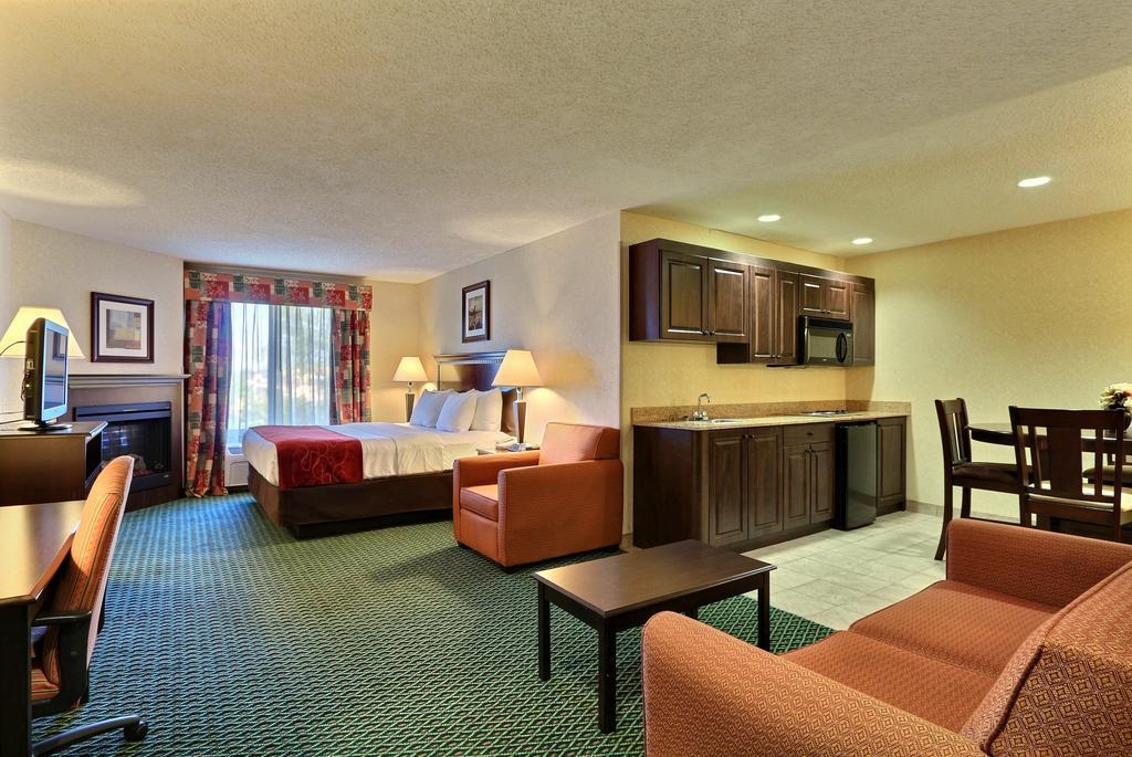 Comfort Suites Canton - Detroit Zewnętrze zdjęcie